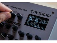 <b>Roland TR-1000 RHYTHM CREATOR Drum Machine 16 instrumentos analógicos TR-808 e TR-909</b> <b>Roland TR-1000 RHYTHM CREATOR Drum Machine 16 instrumentos analógicos TR-808 e TR-909</b>
